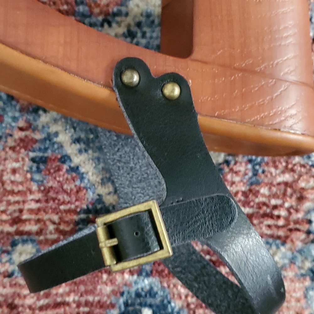 Cushionaire Platform Sandals - Picture 5 of 7